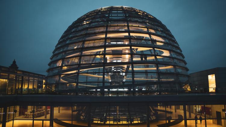 Reichstagskuppel bei Nacht